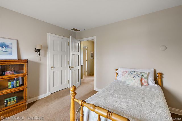 65 Lone Pine Road, Bloomfield Hills, MI 48304