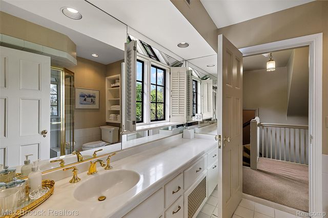 65 Lone Pine Road, Bloomfield Hills, MI 48304