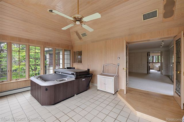65 Lone Pine Road, Bloomfield Hills, MI 48304