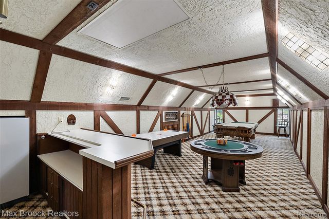 65 Lone Pine Road, Bloomfield Hills, MI 48304