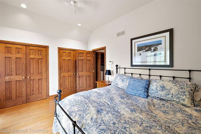 65 Lone Pine Road, Bloomfield Hills, MI 48304