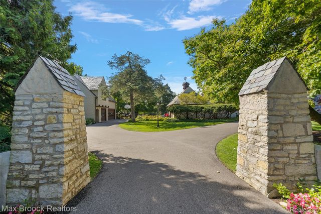 65 Lone Pine Road, Bloomfield Hills, MI 48304