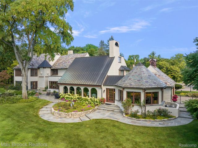 65 Lone Pine Road, Bloomfield Hills, MI 48304
