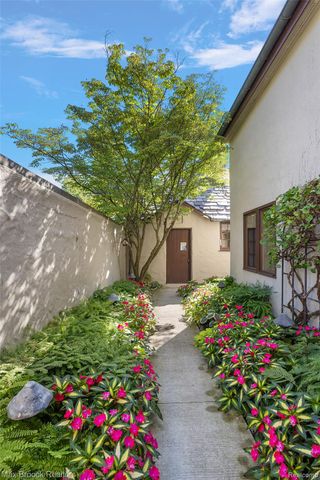 65 Lone Pine Road, Bloomfield Hills, MI 48304