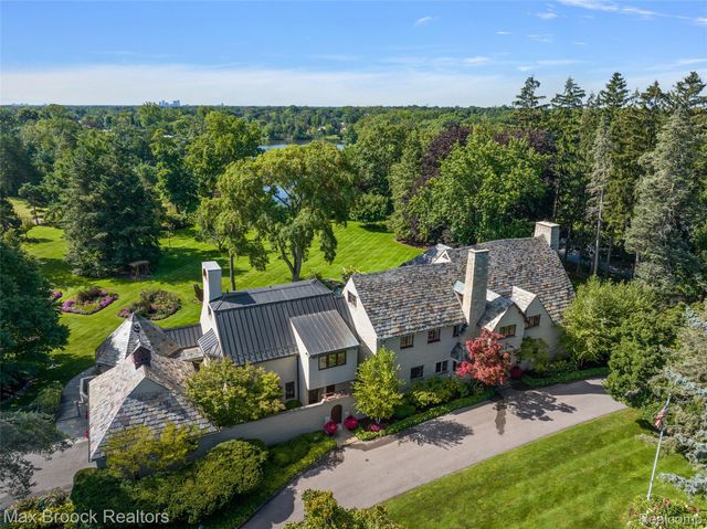 65 Lone Pine Road, Bloomfield Hills, MI 48304