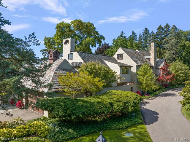 65 Lone Pine Road, Bloomfield Hills, MI 48304