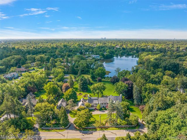 65 Lone Pine Road, Bloomfield Hills, MI 48304