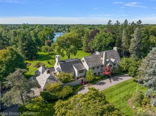 65 Lone Pine Road, Bloomfield Hills, MI 48304