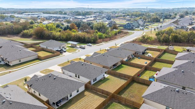 1012 Chambray DR, Troy, TX 76579