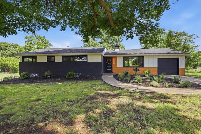 3907 SW Scherer Road, Lee's Summit, MO 64082