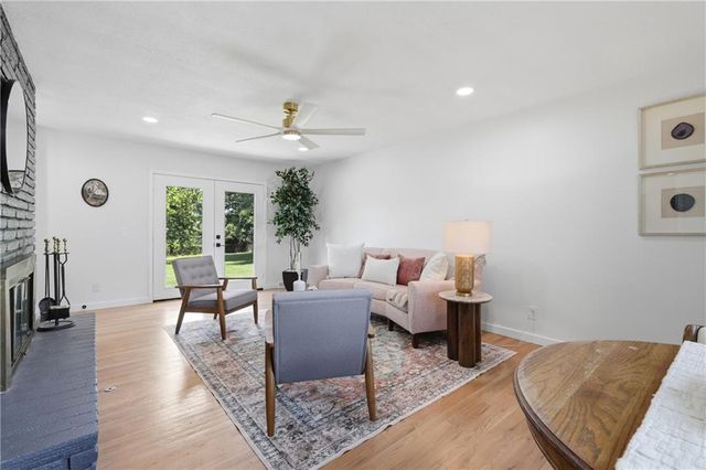 3907 SW Scherer Road, Lee's Summit, MO 64082