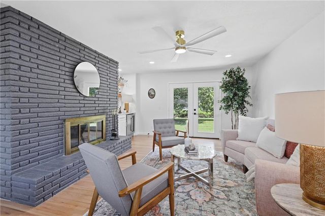 3907 SW Scherer Road, Lee's Summit, MO 64082
