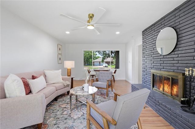3907 SW Scherer Road, Lee's Summit, MO 64082