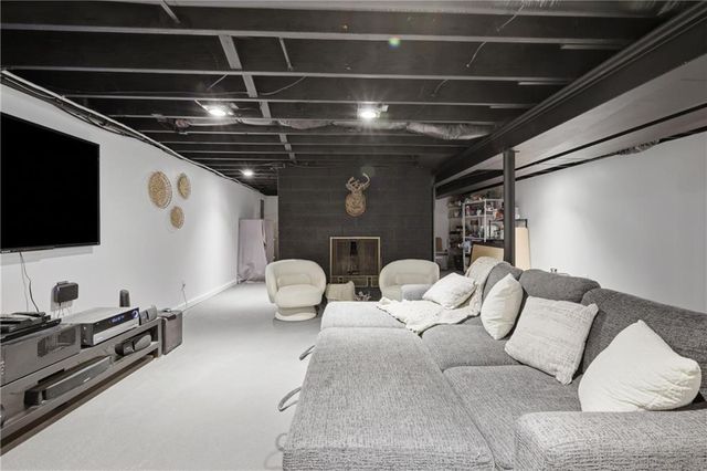 3907 SW Scherer Road, Lee's Summit, MO 64082