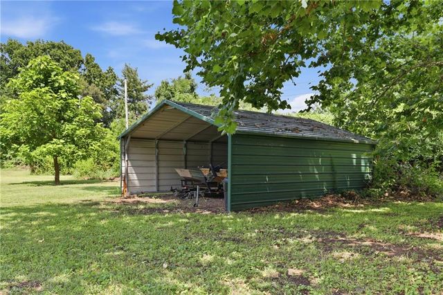 3907 SW Scherer Road, Lee's Summit, MO 64082