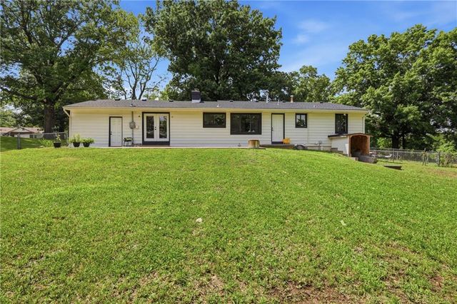 3907 SW Scherer Road, Lee's Summit, MO 64082