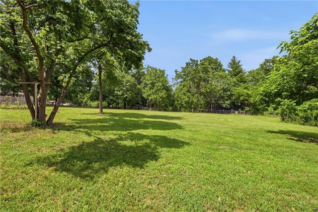 3907 SW Scherer Road, Lee's Summit, MO 64082
