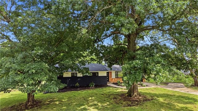 3907 SW Scherer Road, Lee's Summit, MO 64082