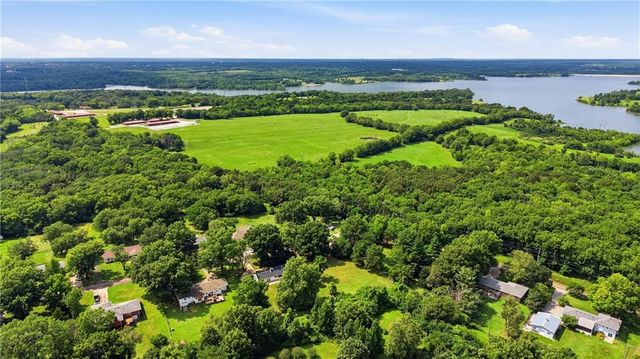 3907 SW Scherer Road, Lee's Summit, MO 64082