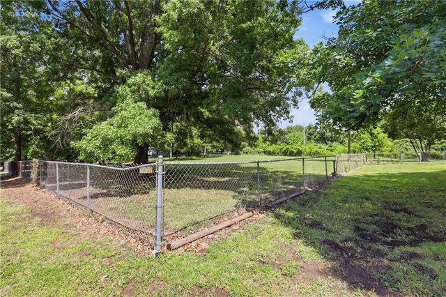 3907 SW Scherer Road, Lee's Summit, MO 64082