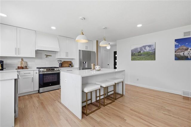 3907 SW Scherer Road, Lee's Summit, MO 64082