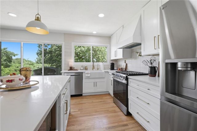 3907 SW Scherer Road, Lee's Summit, MO 64082