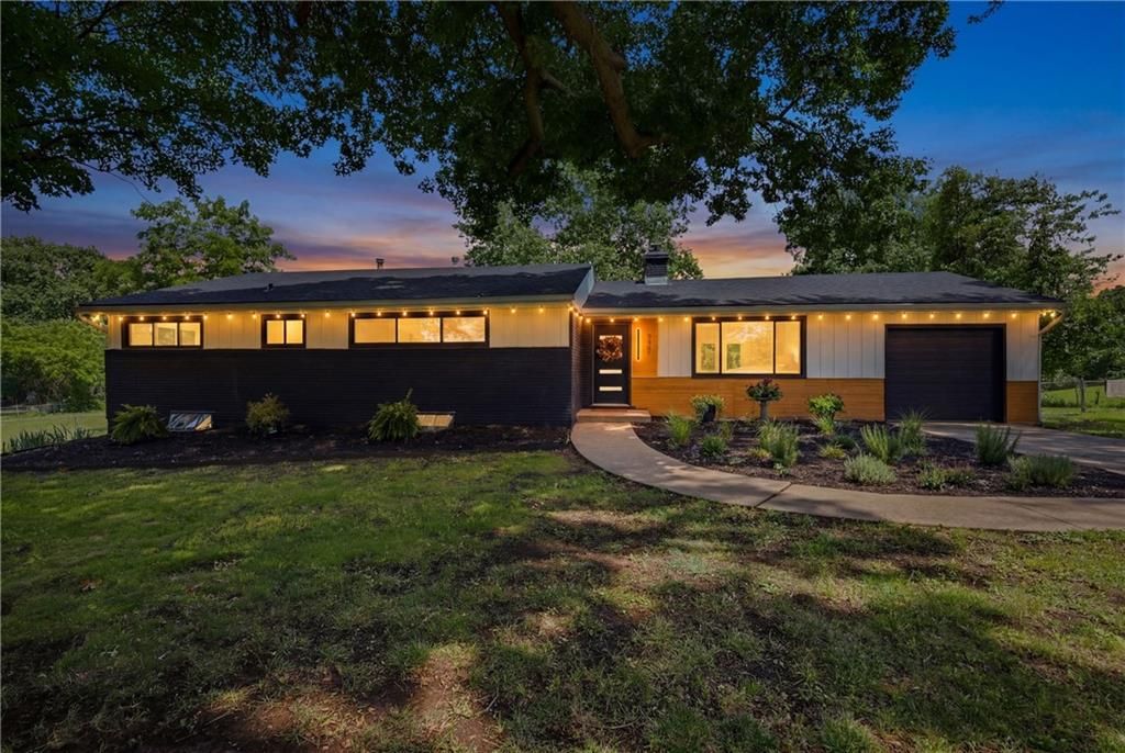 3907 SW Scherer Road, Lee's Summit, MO 64082