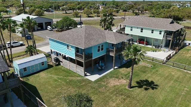 2106 S Young St, Rockport, TX 78382