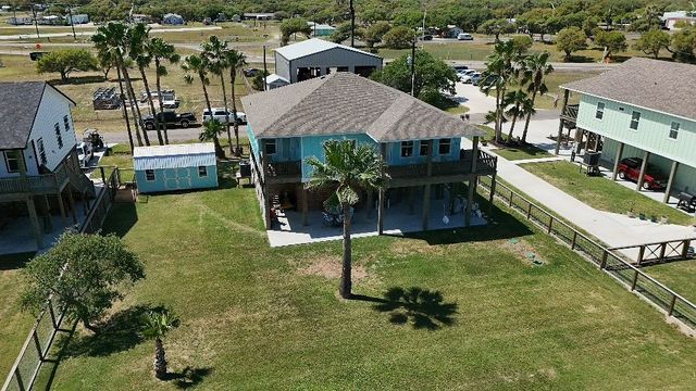 2106 S Young St, Rockport, TX 78382