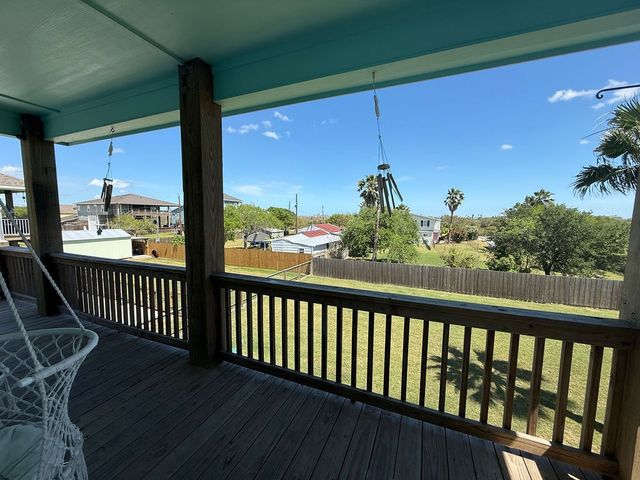 2106 S Young St, Rockport, TX 78382