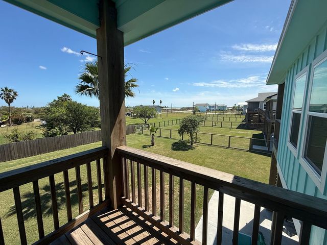 2106 S Young St, Rockport, TX 78382