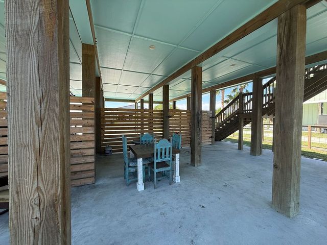 2106 S Young St, Rockport, TX 78382