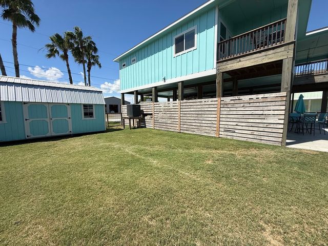 2106 S Young St, Rockport, TX 78382