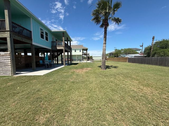 2106 S Young St, Rockport, TX 78382