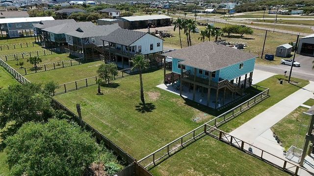 2106 S Young St, Rockport, TX 78382