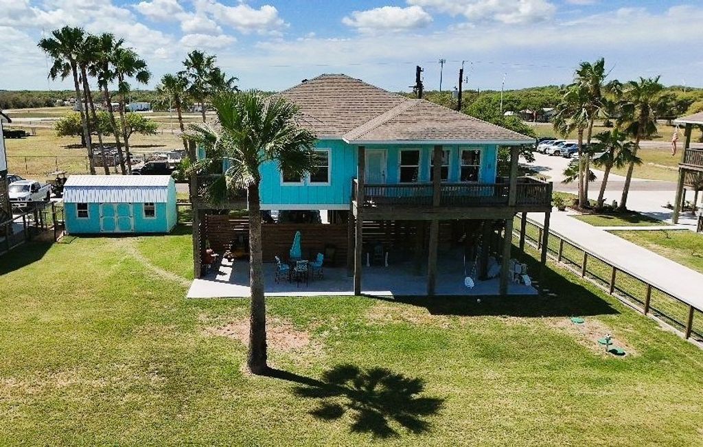 2106 S Young St, Rockport, TX 78382