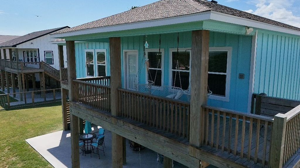 2106 S Young St, Rockport, TX 78382 — photo 5