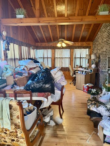 555 Eastside Dr, White Bluff, TN 37187