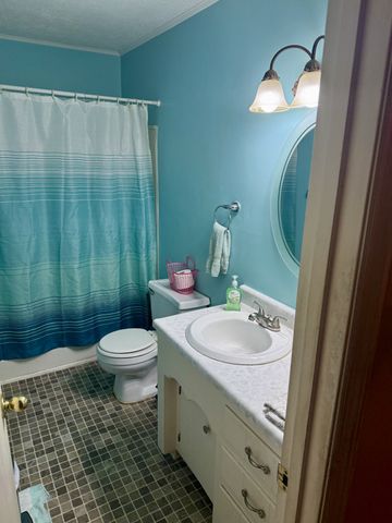 555 Eastside Dr, White Bluff, TN 37187