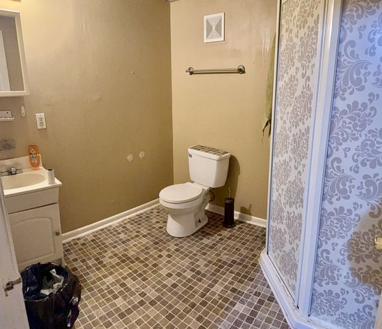 555 Eastside Dr, White Bluff, TN 37187