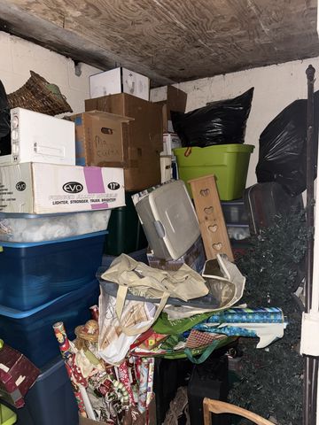 555 Eastside Dr, White Bluff, TN 37187