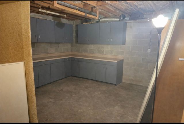 555 Eastside Dr, White Bluff, TN 37187