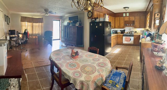 555 Eastside Dr, White Bluff, TN 37187