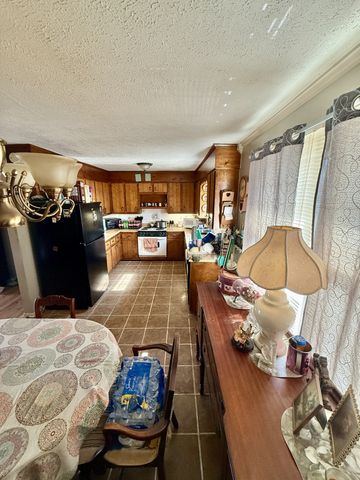 555 Eastside Dr, White Bluff, TN 37187