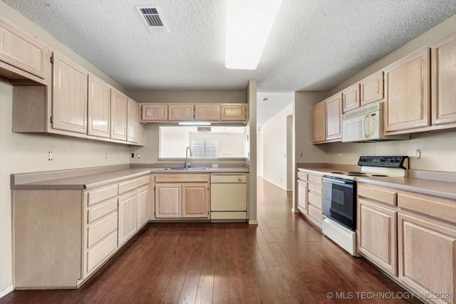 8323 E 81st Place, Tulsa, OK 74133