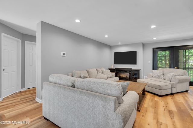 14 Evergreen Court, Freehold, NJ 07728