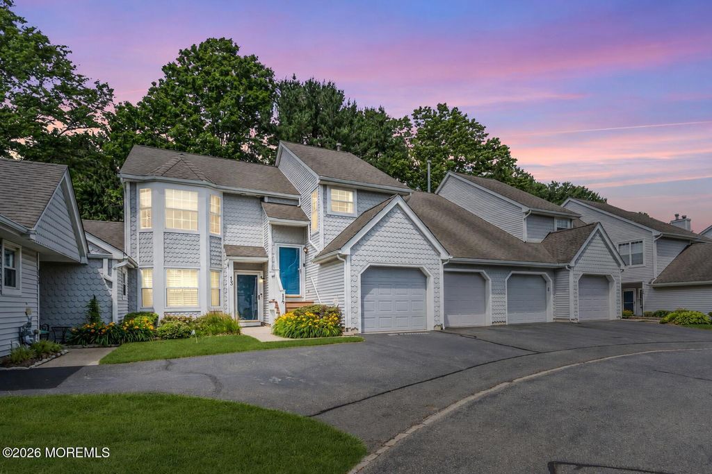 14 Evergreen Court, Freehold, NJ 07728