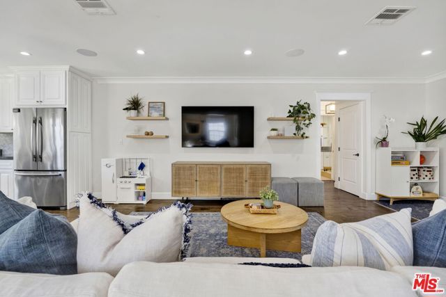 4621 Allott Avenue, Sherman Oaks, CA 91423