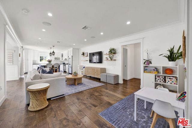 4621 Allott Avenue, Sherman Oaks, CA 91423