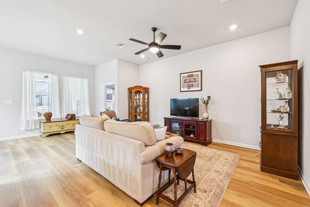 118 Cibolo Creek LOOP, Bastrop, TX 78602